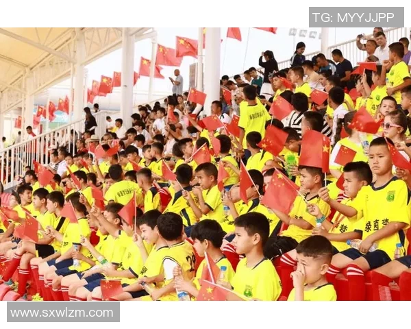 足球明星在场上挥洒汗水与激情，饮料助力精彩瞬间的完美结合