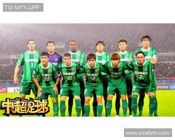 足球明星之子现场助威激情四溢为父亲加油助阵展现未来之星风采