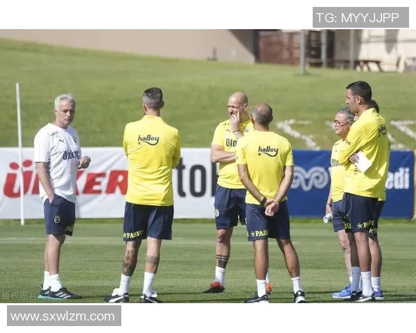 足球明星挑战极限技能赛展现惊人技巧与团队默契